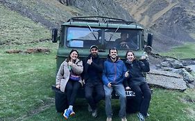Xinaliq Khinalig Izzet'S Riverside Home Stay