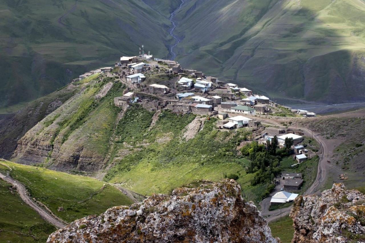 Xinaliq Khinalig Izzet'S Riverside Home Stay Exterior photo