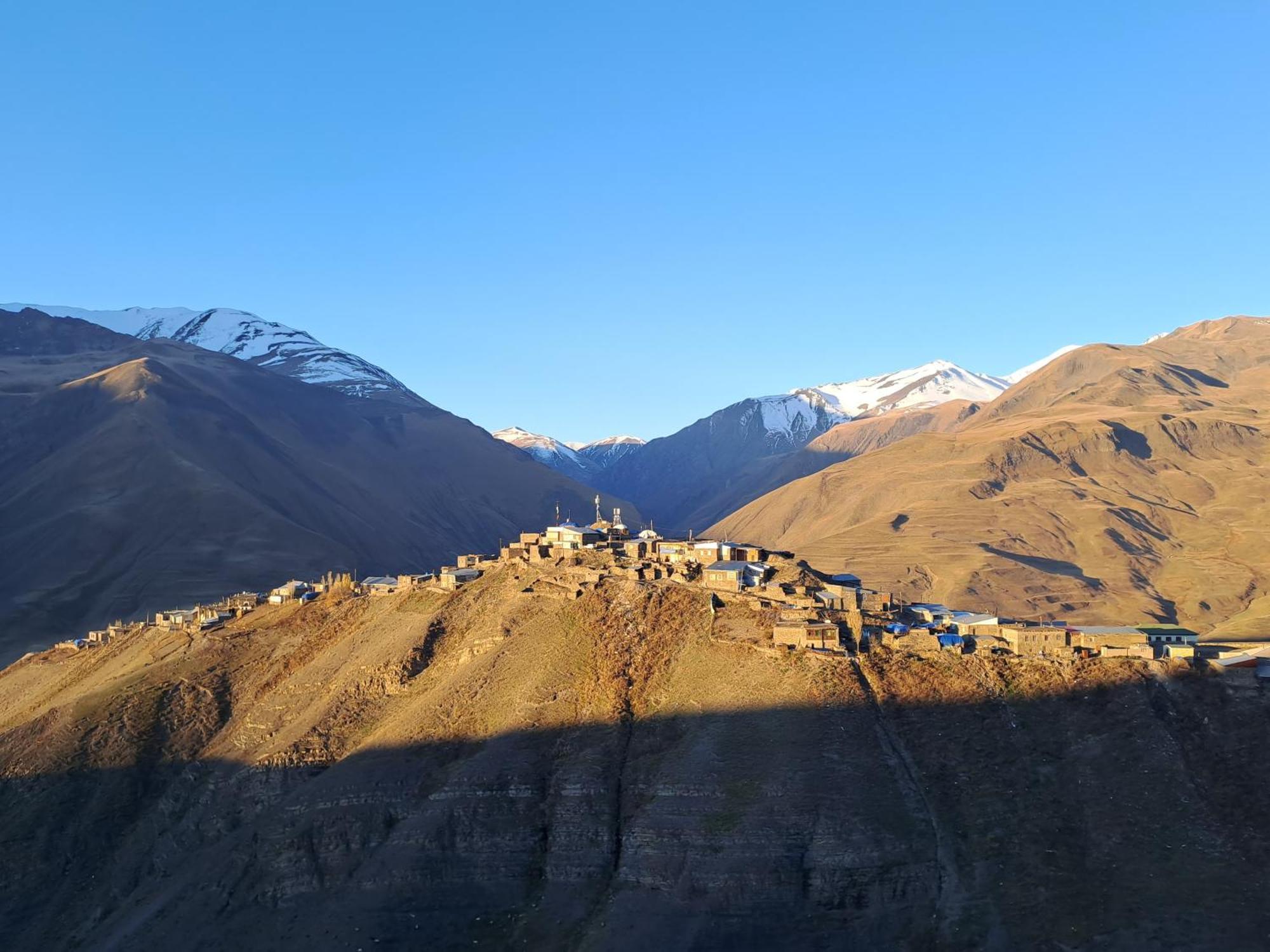 Xinaliq Khinalig Izzet'S Riverside Home Stay Exterior photo