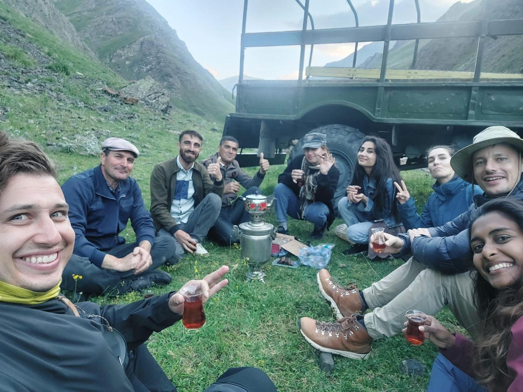 Xinaliq Khinalig Izzet'S Riverside Home Stay Exterior photo