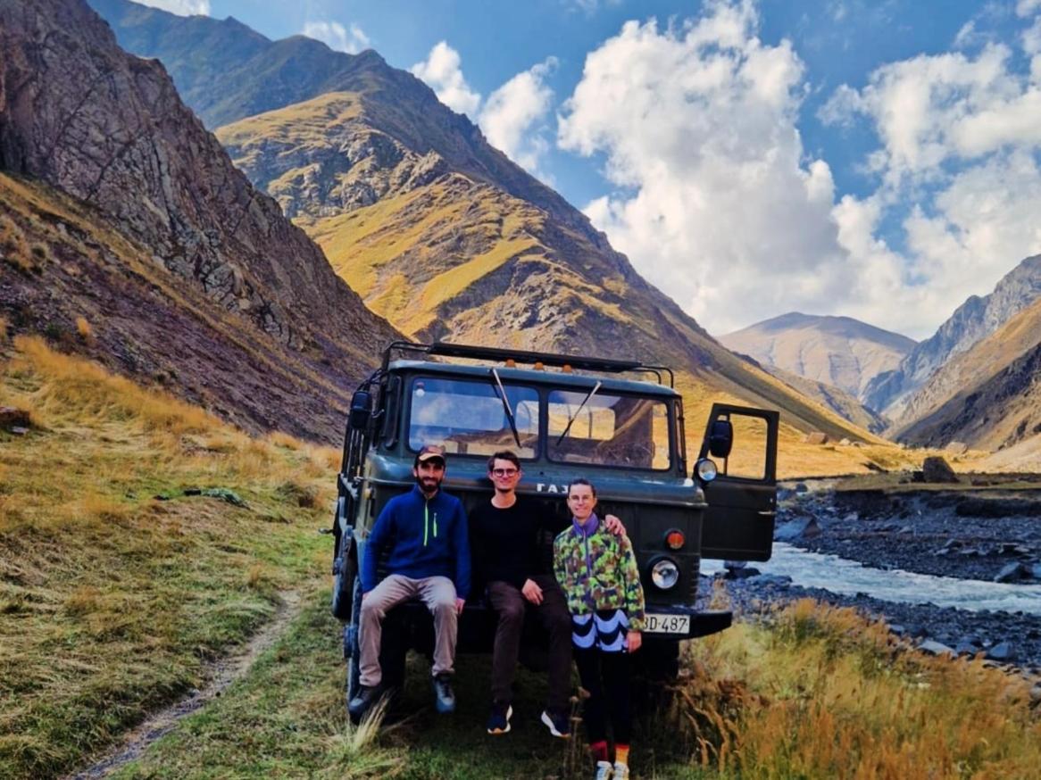 Xinaliq Khinalig Izzet'S Riverside Home Stay Exterior photo